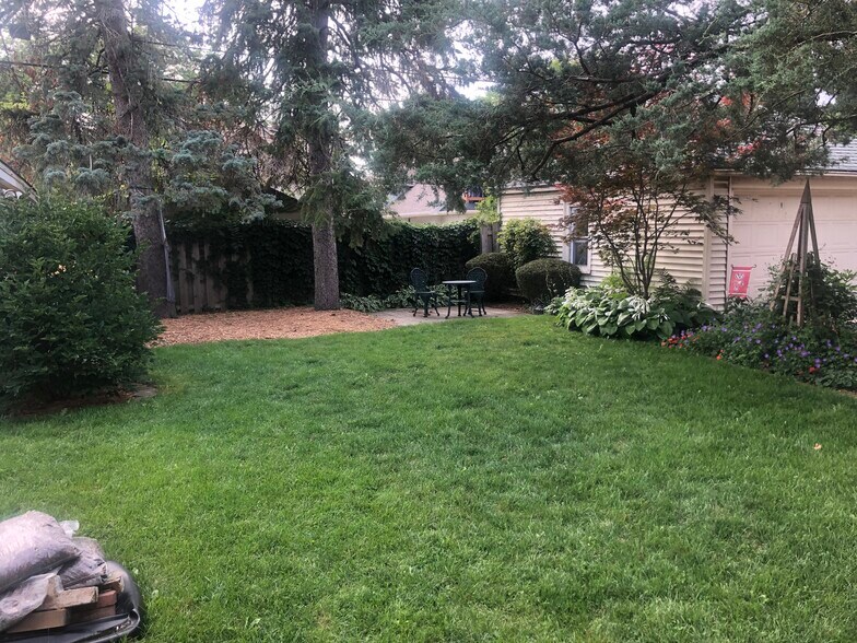 Backyard with brick patio - 4119 N Newhall St