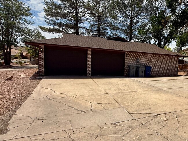 Building Photo - 2980 S Bloomington Dr W
