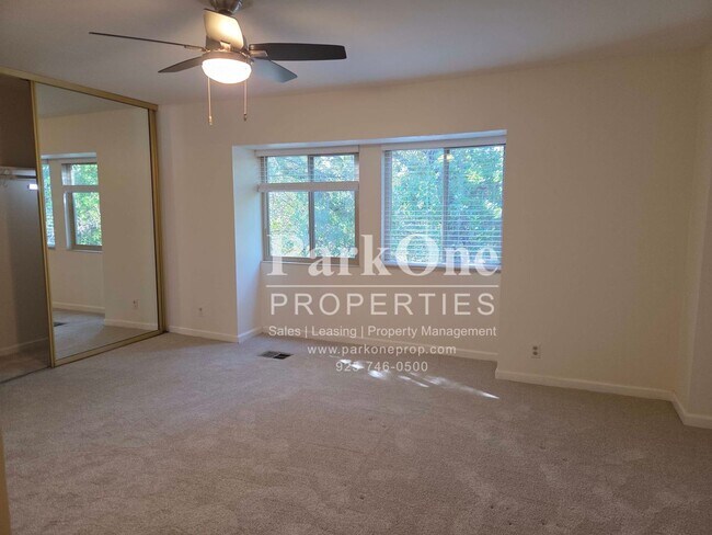 Building Photo - Cozy Skywest Townhome