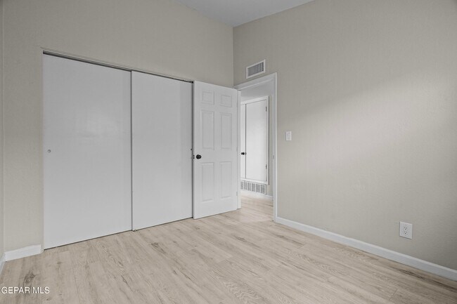 Building Photo - 2617 Red Sails Dr