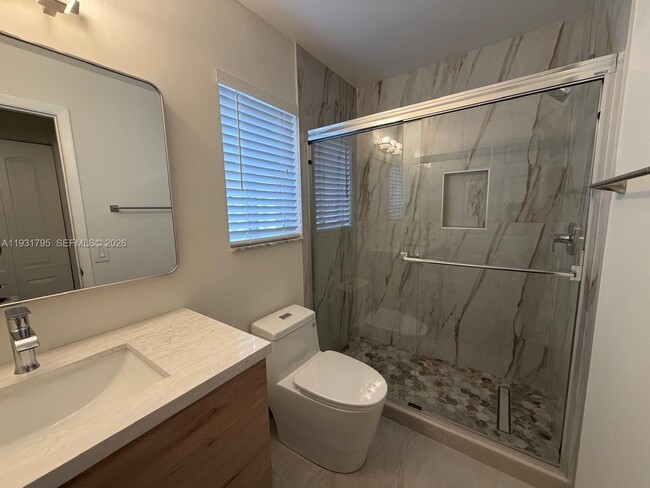 Building Photo - 1525 Estancia Cir