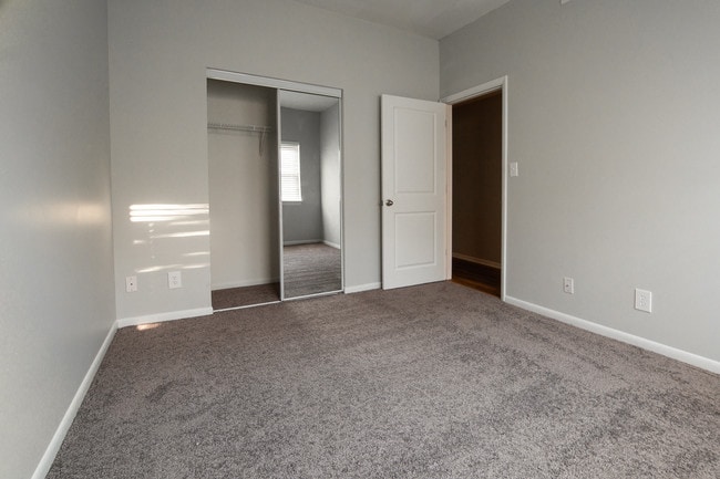 Building Photo - Pavilion Place