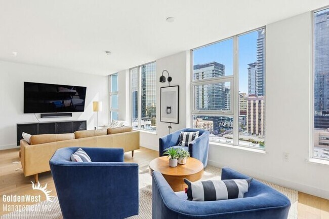 Building Photo - High-Rise Luxury 2Bdm 2Ba Condo in Downtown San Diego!