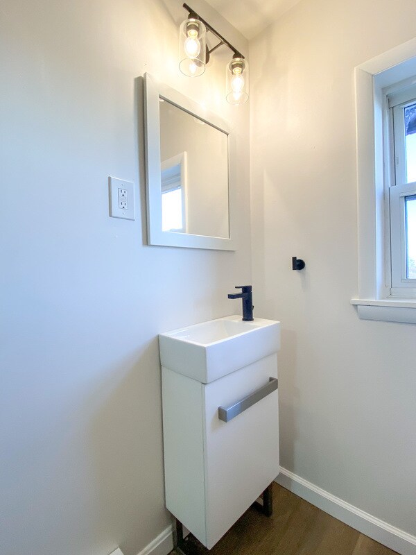 Building Photo - 139-141-141 E Sycamore St