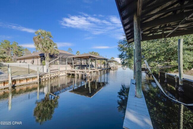 Building Photo - 205 Sunset Ln