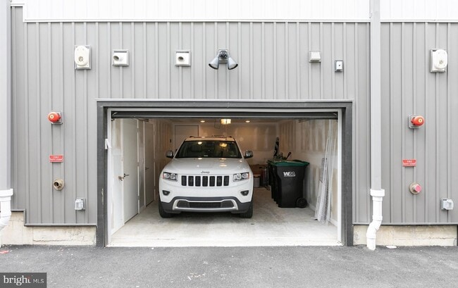 Building Photo - 3123 Beachview Ln