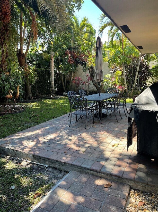 Building Photo - 1501 Lisbon St