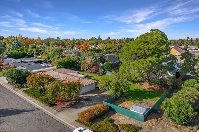 Building Photo - 1096 Corino Real Ct
