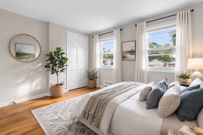 Building Photo - 1342 Circle Ave