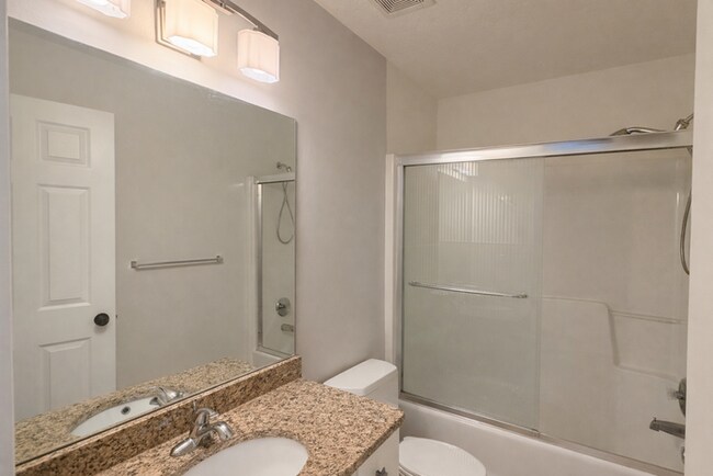 Building Photo - Beautiful backyard