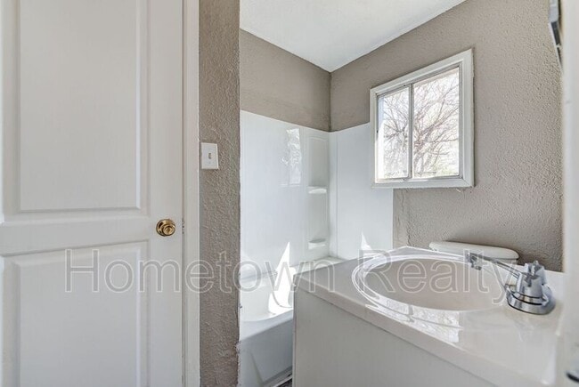 Building Photo - 2120 N Glen Ellyn St