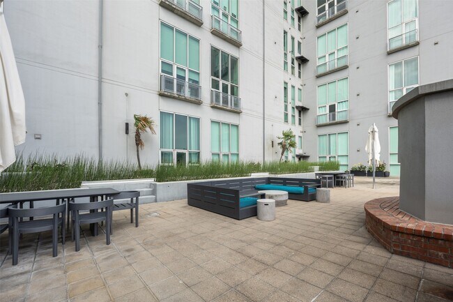 Building Photo - 2000 Bagby St