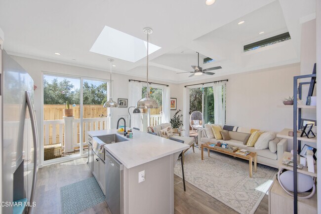 Building Photo - 313 Raymond St