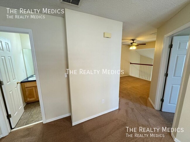 Building Photo - 2737 Scarborough Dr