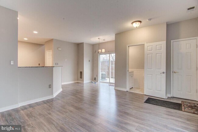 Building Photo - 7700 Duneiden Ln