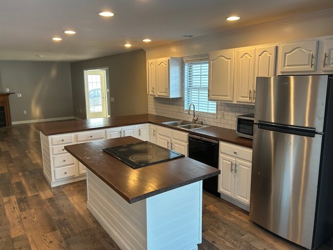 Building Photo - 320 Mt Vernon Rd