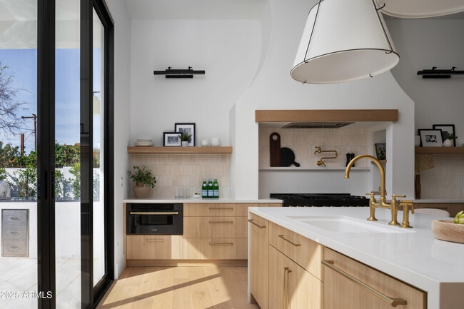 Building Photo - 4120 N 44th Pl