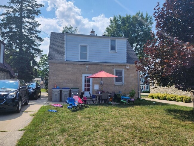 Building Photo - Cute 2 bedroom cape cod