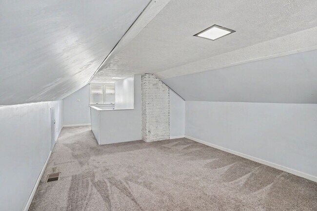 Building Photo - 521 Creel Ave