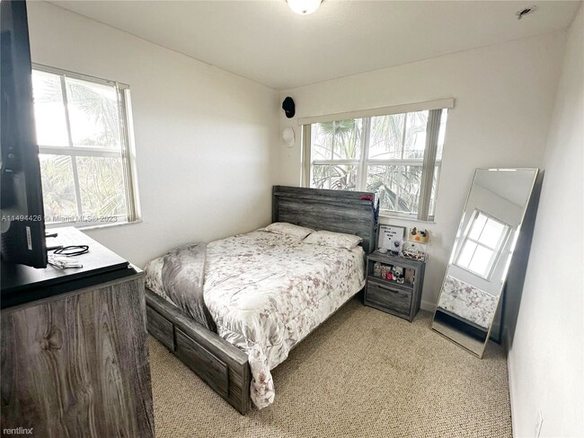 Building Photo - 3 br, 2.5 bath House - 260 NW 109th Ave # 20