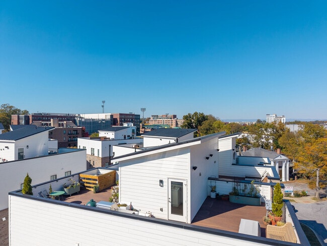 Building Photo - Bradshaw Commons