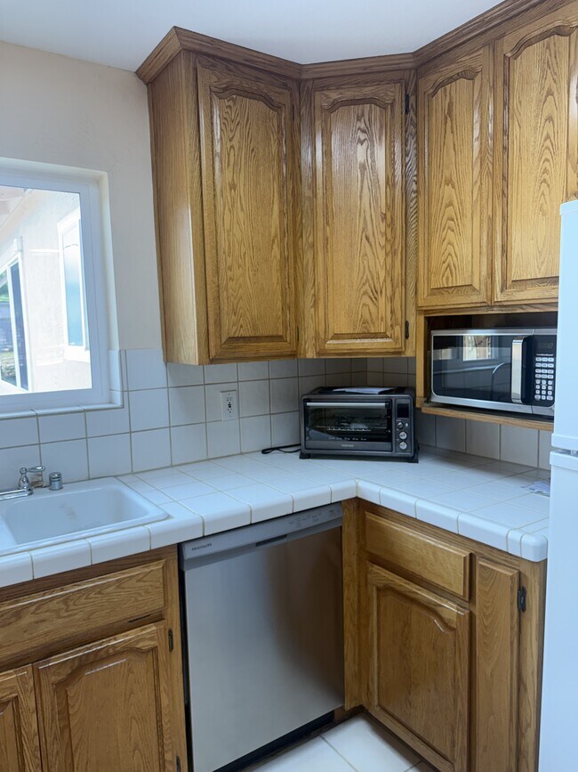 Building Photo - 964 Dawnview Ct