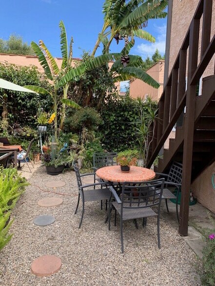 Building Photo - 5905 Willoughby Ave