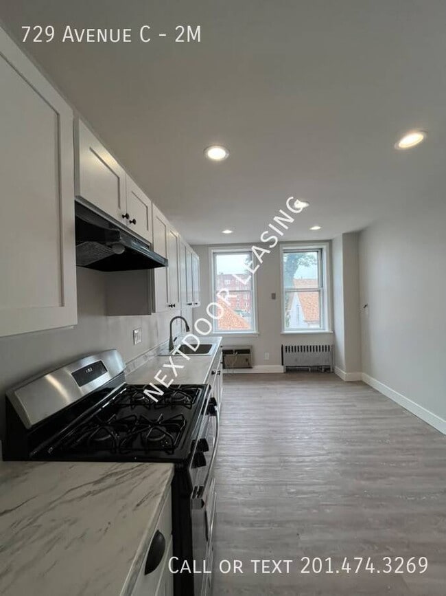 Building Photo - 729 Avenue C