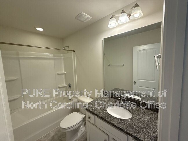 Building Photo - 613 Oak Forest Lane