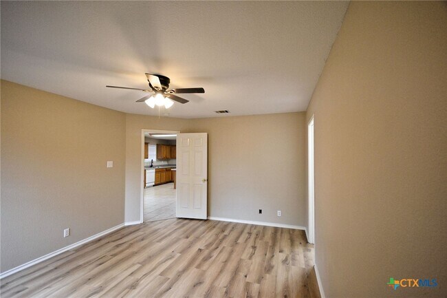 Building Photo - 2489 Medina Dr