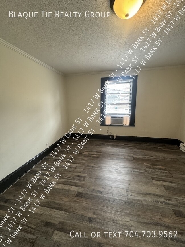 Building Photo - 1417 W Bank St