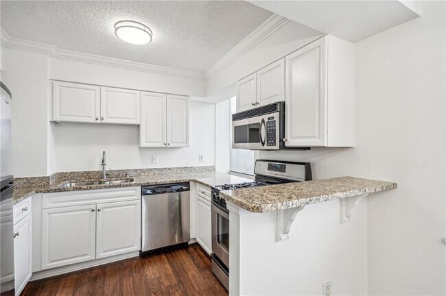 Building Photo - 2479 Peachtree Rd NE
