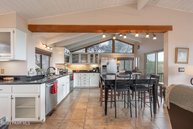 Building Photo - 647 Fiesta Ln