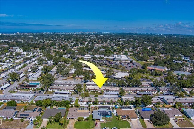 Building Photo - 13827 Mission Oaks Blvd