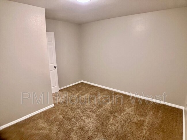 Building Photo - 567 N 200 E
