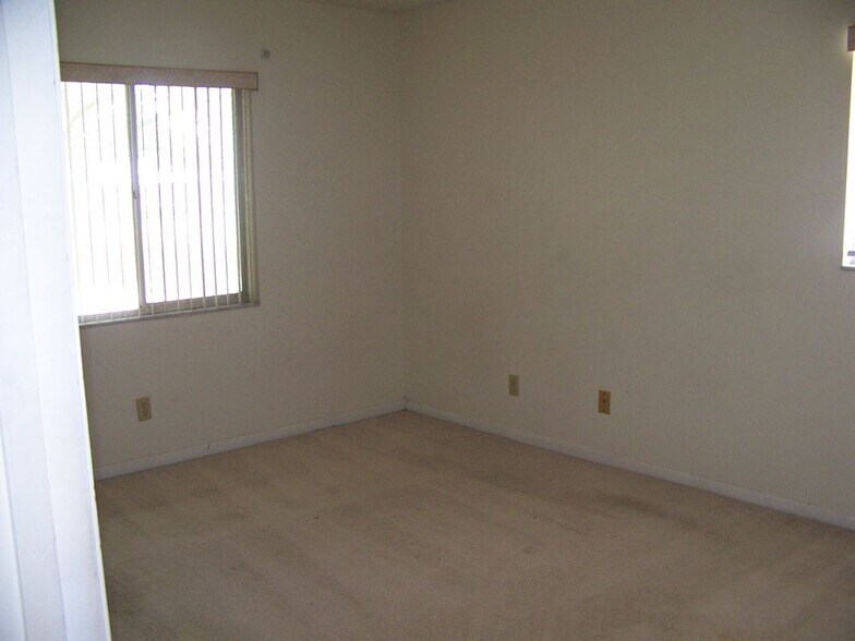 Building Photo - 2001 San Marcos Dr SE