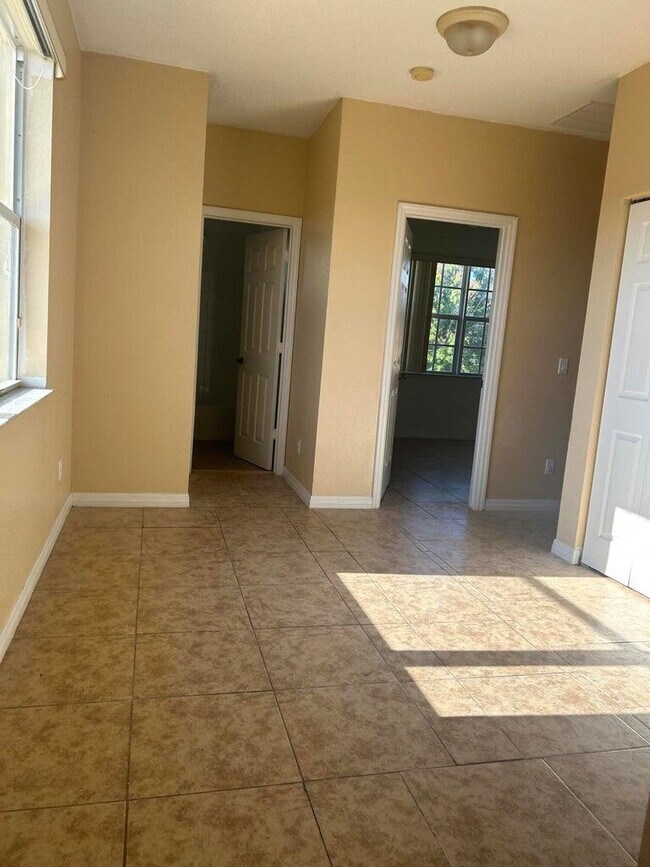 Building Photo - 9426 Windrift Cir