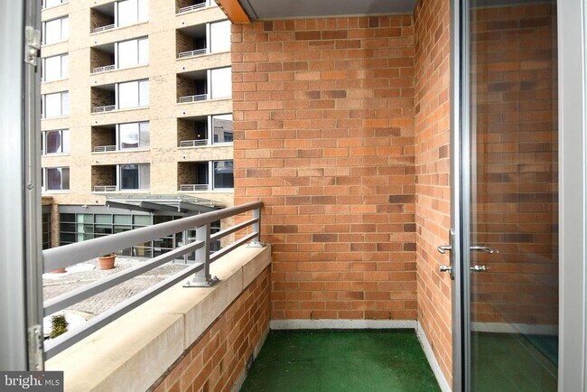 Building Photo - 2001 15th St N