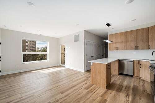 Building Photo - 3992 S Lake Park Ave