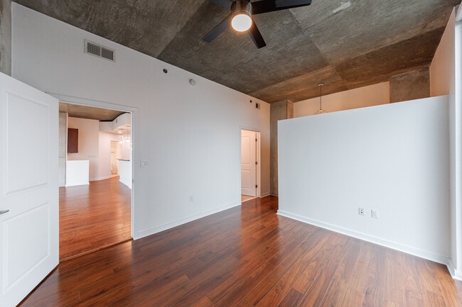 Building Photo - 3324 Peachtree Rd NE