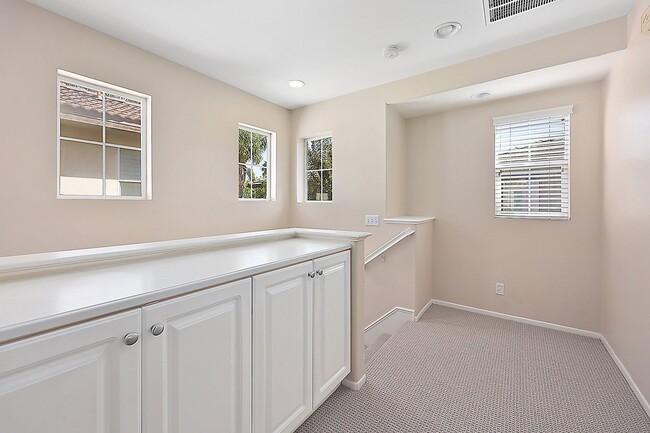 Building Photo - 2 Master Suites - 2 car garage - Townhome