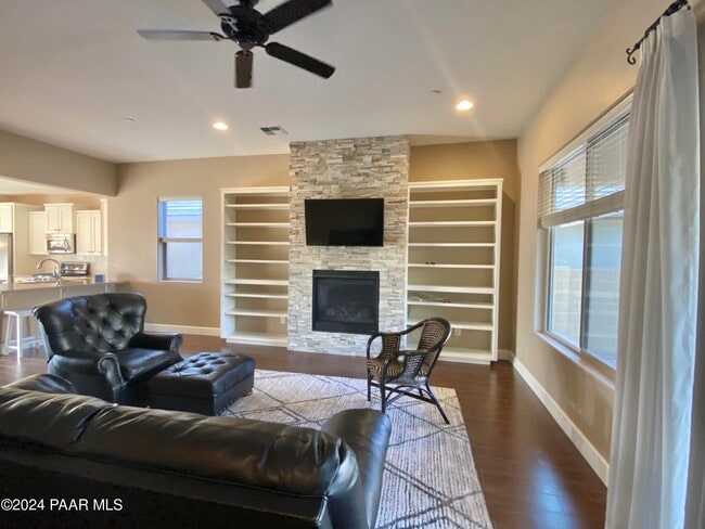Building Photo - 1553 Range View Cir