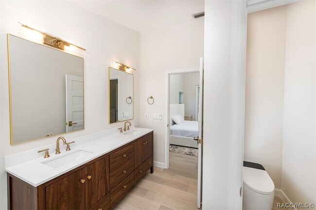 Building Photo - 1105 N Chance Way