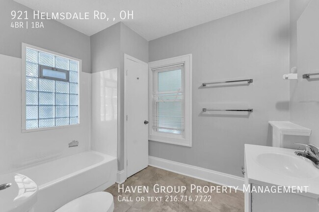 Building Photo - 921 Helmsdale Rd
