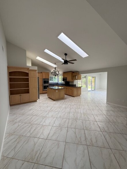 Building Photo - 1279 Clayford Ave