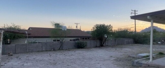 Building Photo - 1601 W San Ricardo Blvd