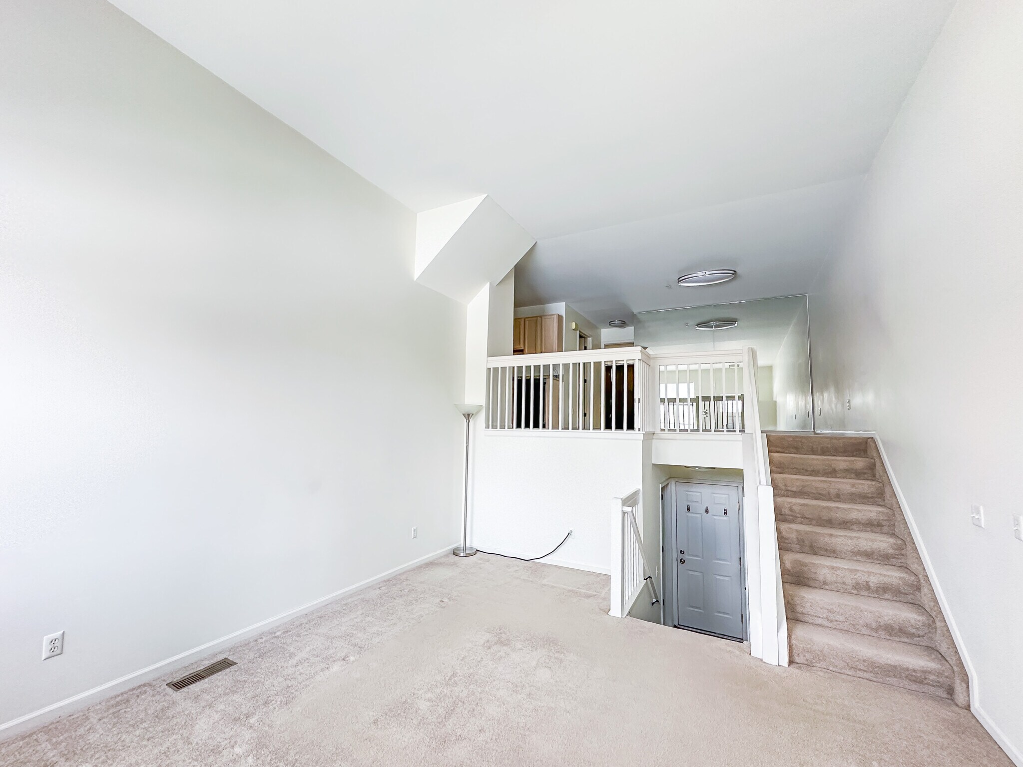 Building Photo - 1872 Lindsay Ln