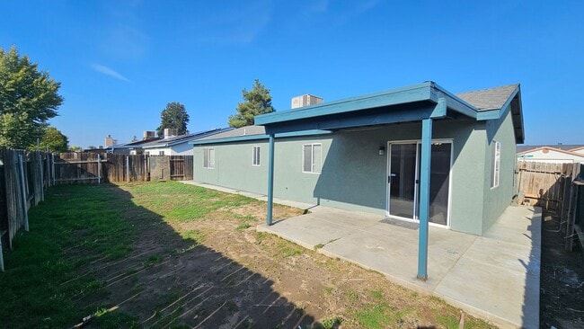 Building Photo - Great Home for Christmas