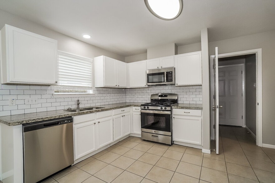 Building Photo - 6614 Carly Park Way