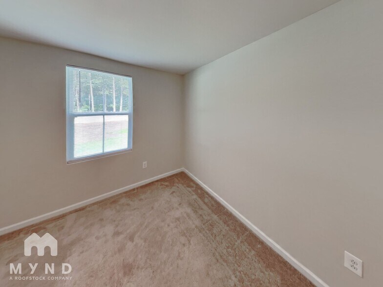 Building Photo - 661 Point Andrews Dr SW